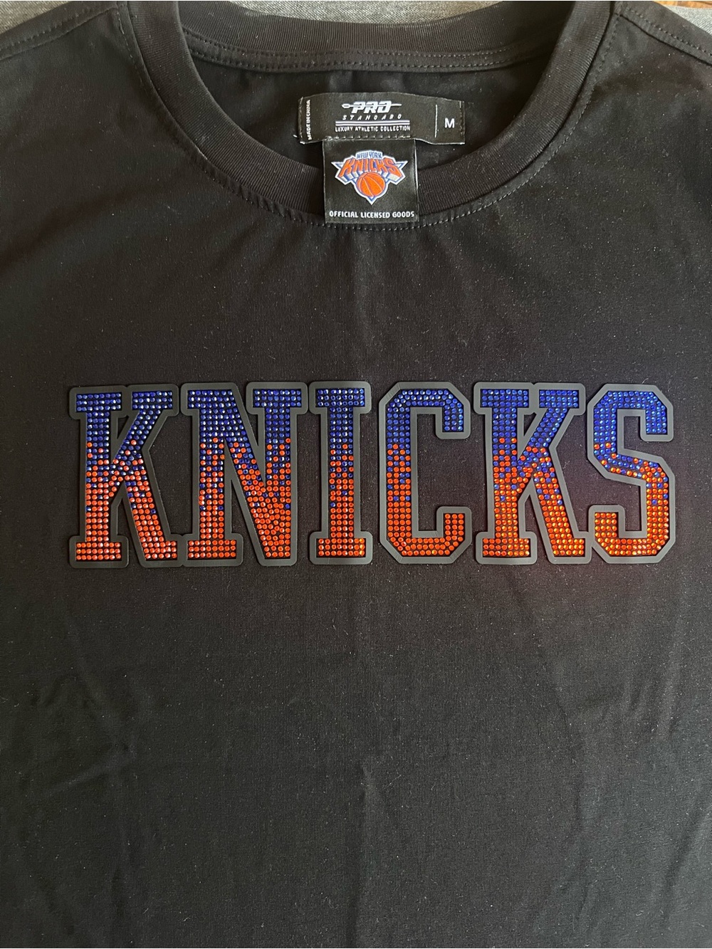 NY Knicks Short Sleeve Rhinestone Tee in Black 🏀